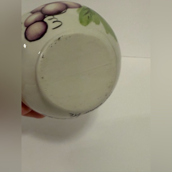 Italian Pottery Vase Pitcher White w/ Hand Painted Grape Design Signed | Vintage - Picture 9 of 10